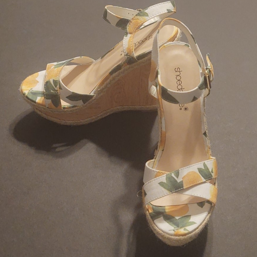Wedge heel never been worn